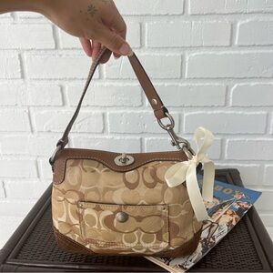 Y2K Coach Chelsea Signature Turn-Lock Purse 🤎